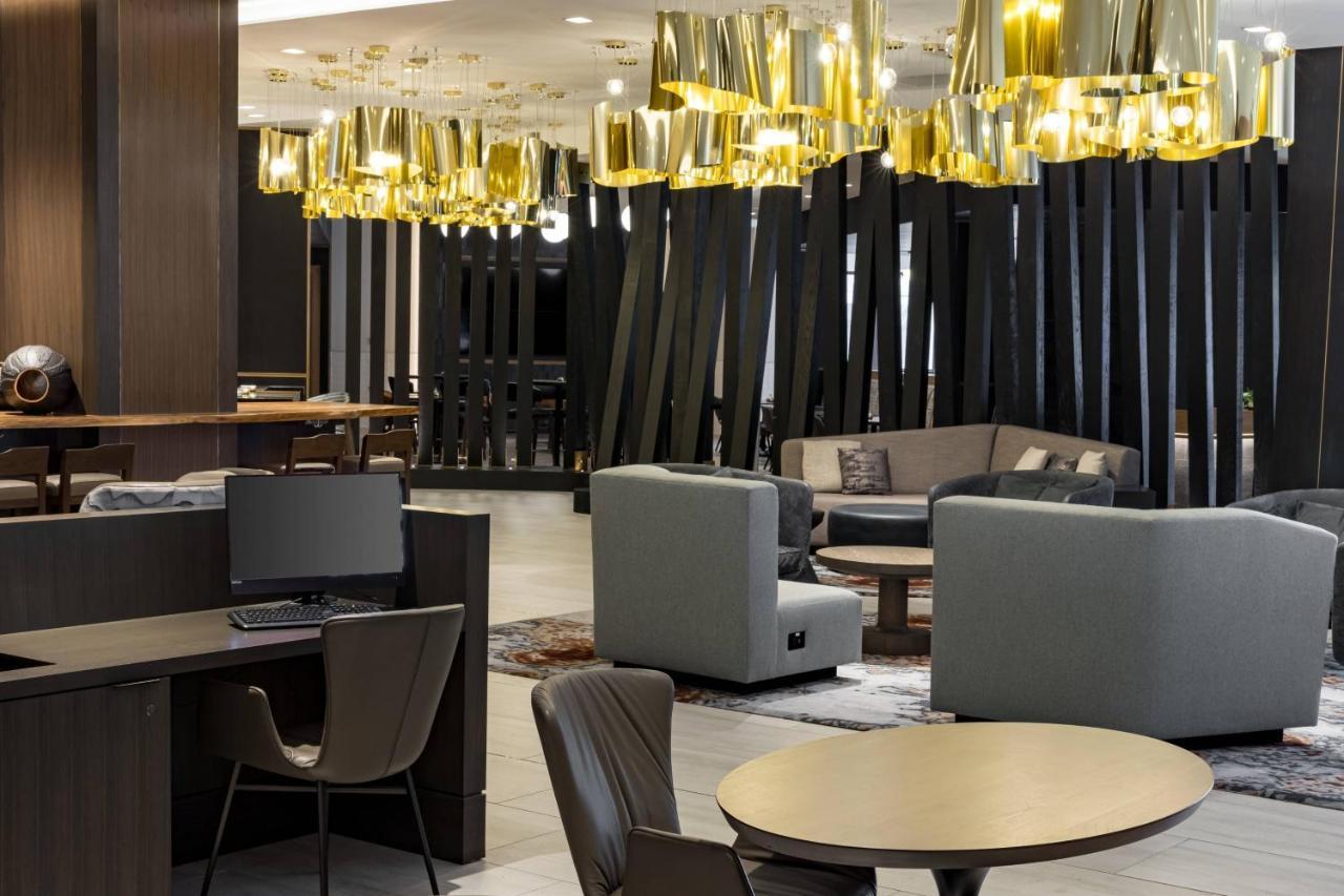Готель Richmond Marriott Екстер'єр фото