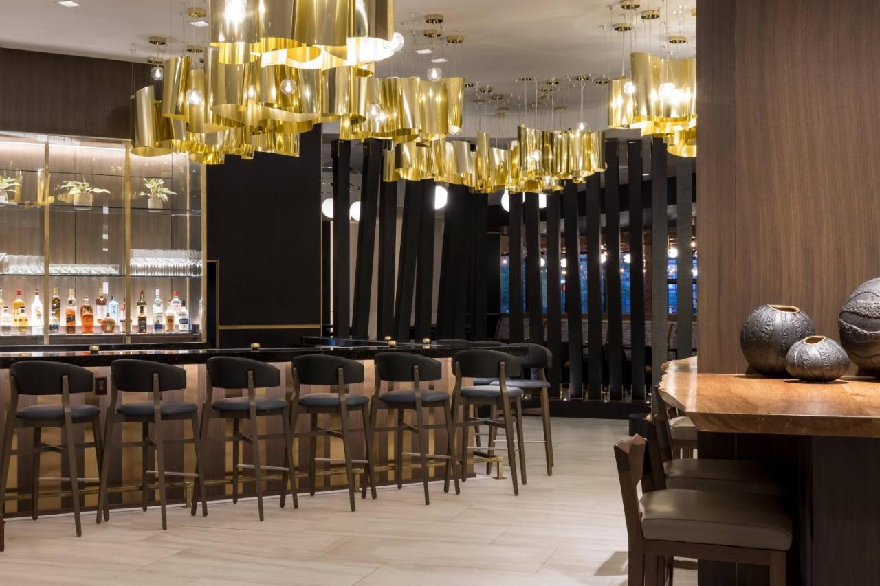 Готель Richmond Marriott Екстер'єр фото