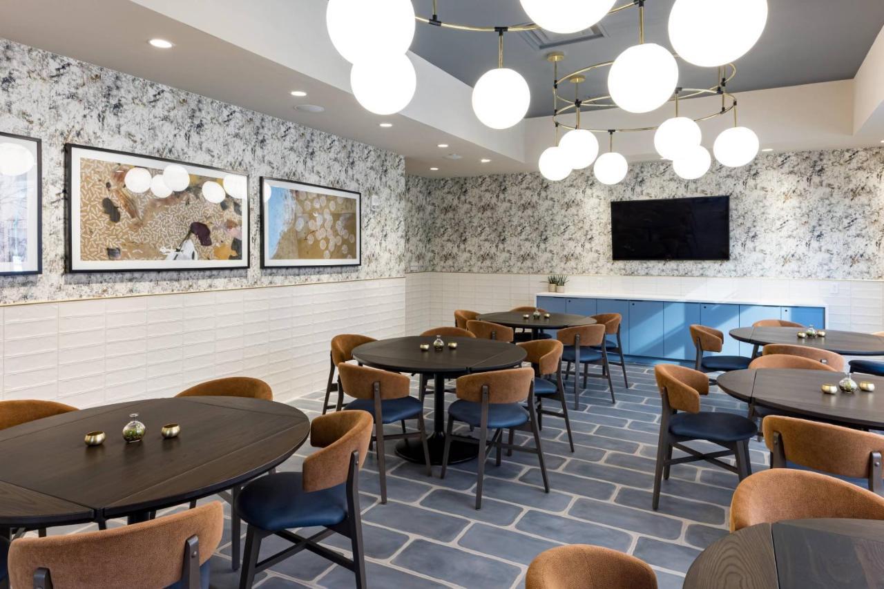 Готель Richmond Marriott Екстер'єр фото