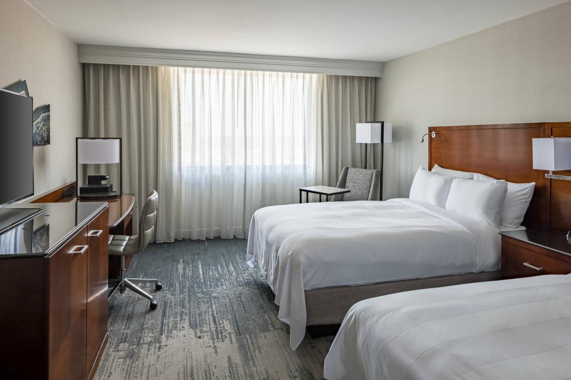 Готель Richmond Marriott Екстер'єр фото