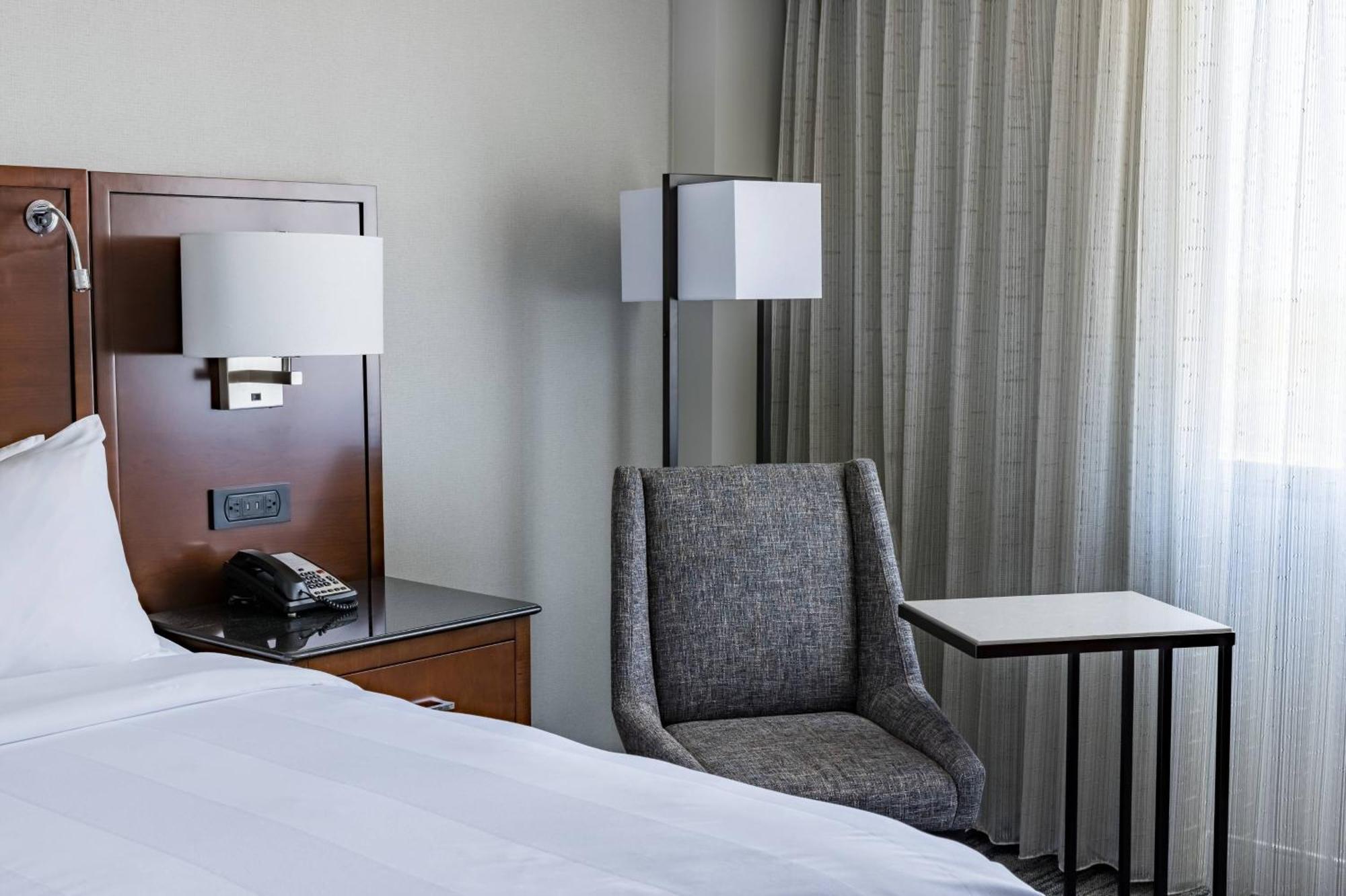 Готель Richmond Marriott Екстер'єр фото