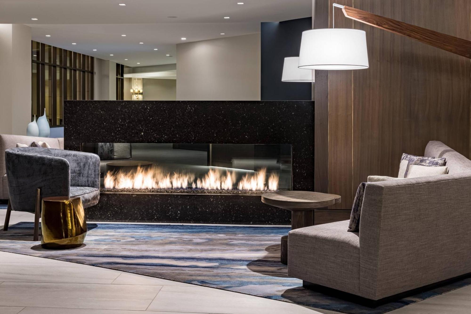 Готель Richmond Marriott Екстер'єр фото