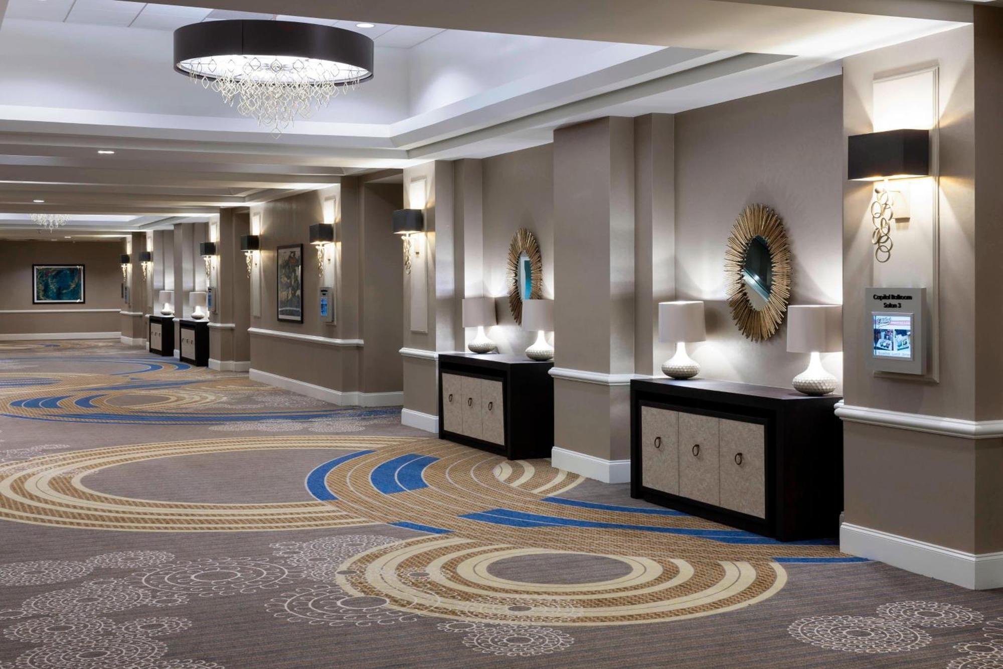 Готель Richmond Marriott Екстер'єр фото