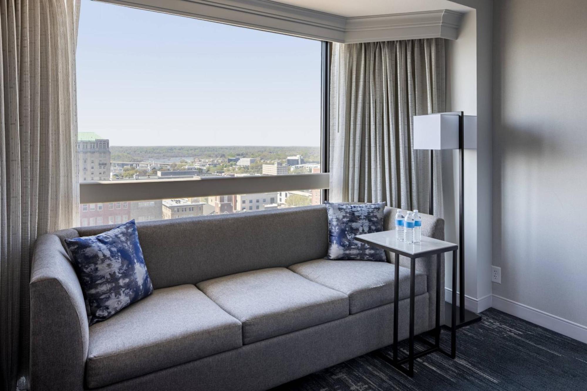 Готель Richmond Marriott Екстер'єр фото