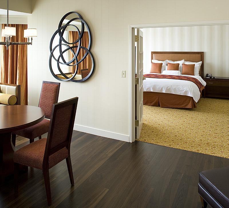 Готель Richmond Marriott Екстер'єр фото